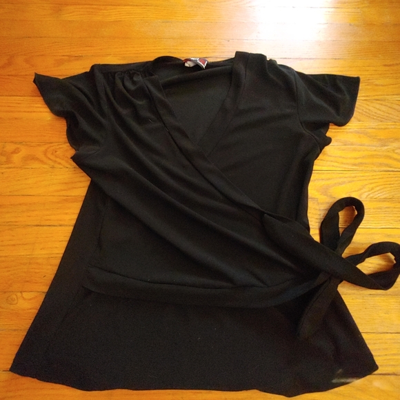 Black elegant t-shirt - Picture 1 of 3